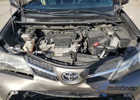 2015 Toyota Rav4 Xle z USA, uszkodzony, nr VIN JTMRFREV4FD158762